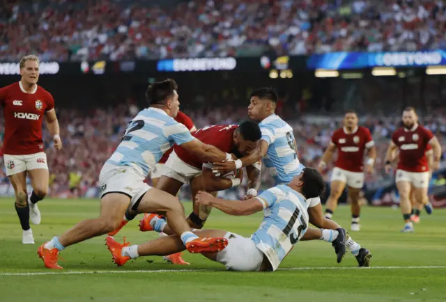 Bundee Aki