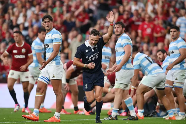 Referee awards penalty try