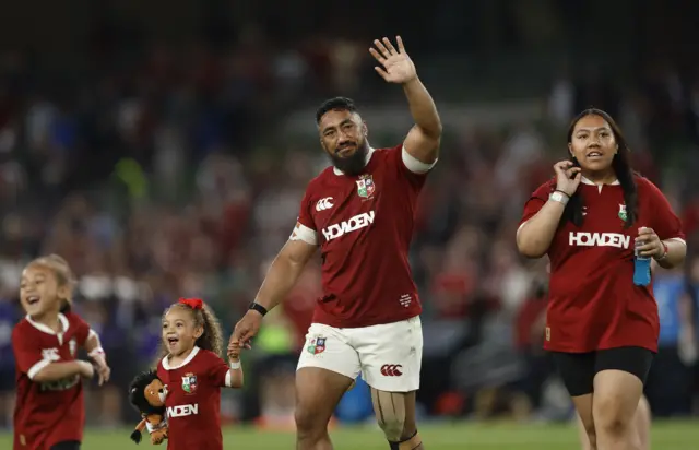 Bundee Aki waves