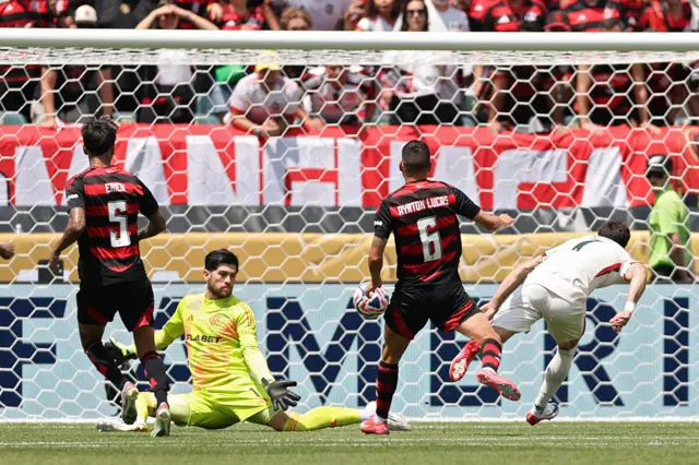 Neto scores the opener v Flamengo
