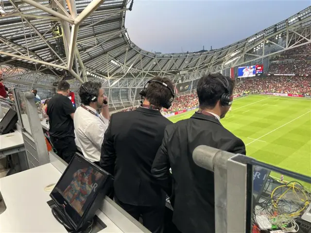 View of Argentine commentary team