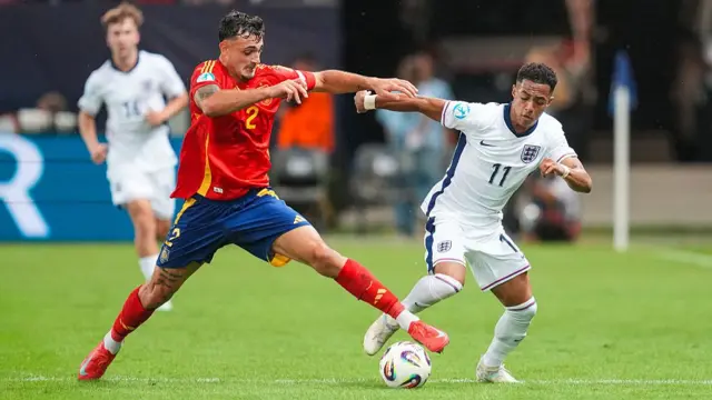 Marc Pubill of U21 Spain in action against Omari Hutchinson of U21 England