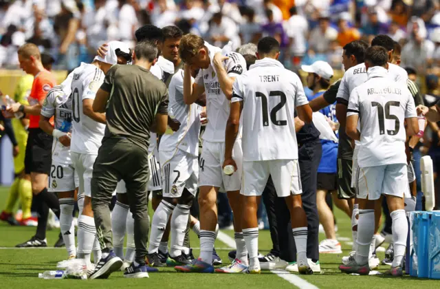Real Madrid players have a drinks break
