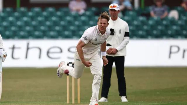 Logan van Beek bowling for Leicestershire