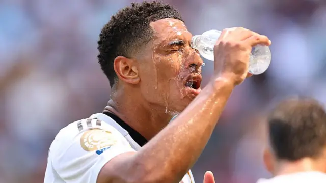 Jude Bellingham of Real Madrid pours water over his face during the FIFA Club World Cup