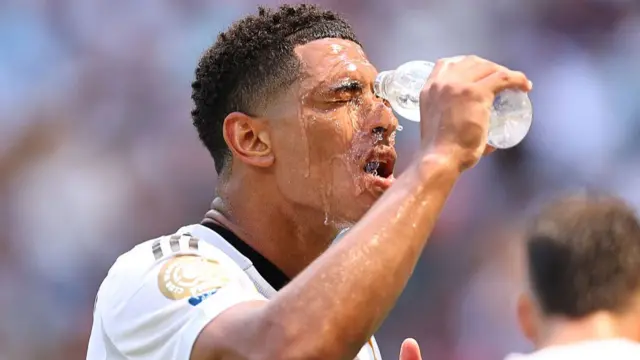 Jude Bellingham of Real Madrid pours water over his face during the FIFA Club World Cup