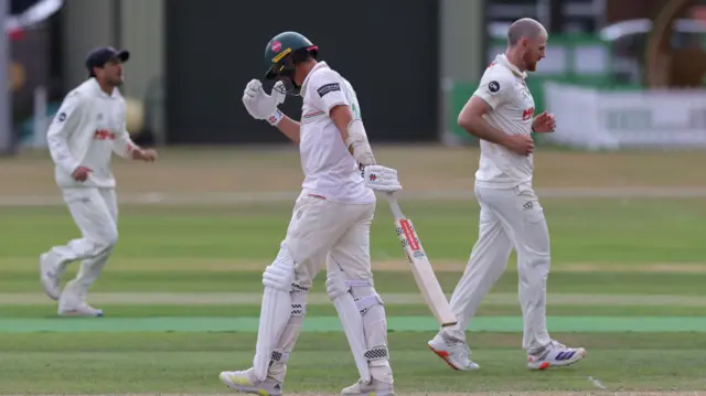 Glamorgan celebrate wicket of Chris Wright