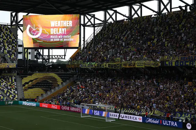 The screen shows the words 'weather delay' during the game between Auckland City and Boca Juniors