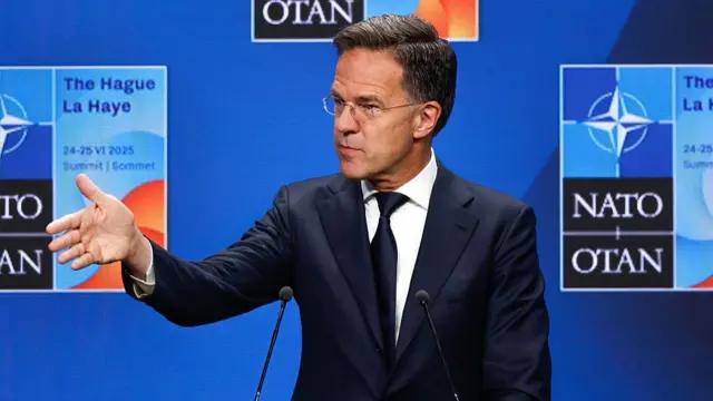Mark Rutte standing for speech