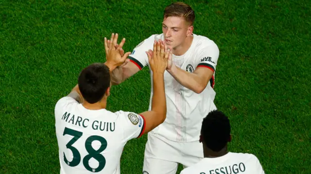 Marc Guiu de Chelsea se présente en tant que substitut pour remplacer Liam Delap contre Es Tunis