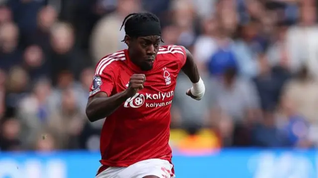 Anthony Elanga dribbling the ball while playing for Nottingham Forest