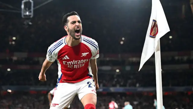 Mikel Merino of Arsenal celebrates scoring