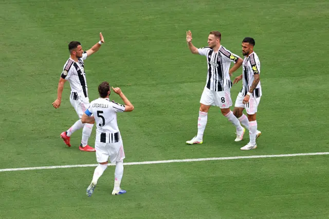 Teun Koopmeiners #8 of Juventus FC celebrates