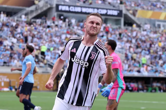 Teun Koopmeiners celebrates