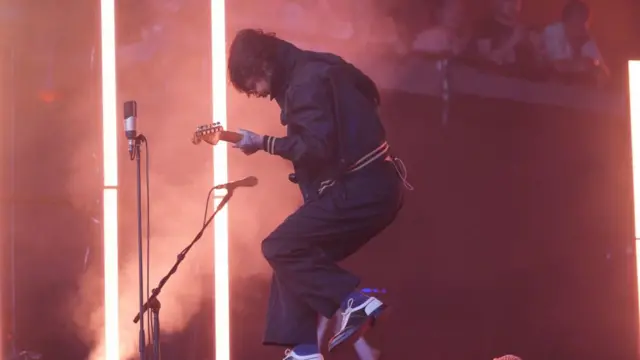 Biffy Clyro'dan Simon Neil Piramit Sahnesinde Performans