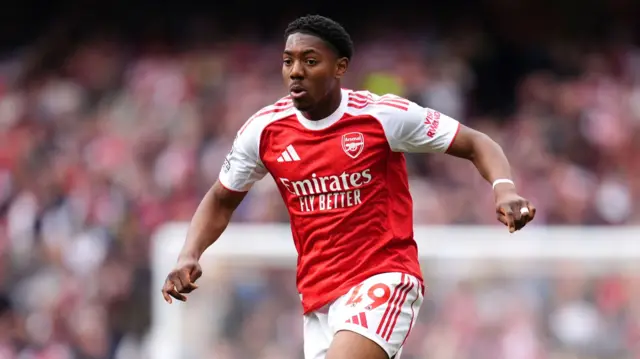 Myles Lewis-Skelly jouant pour Arsenal