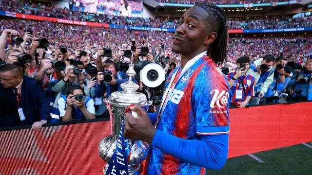 Eberechi Eze of Crystal Palace celebrates with the FA Cup trophy