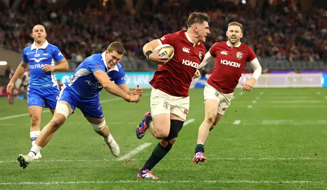 Dan Sheehan of the British & Irish Lions breaks clear