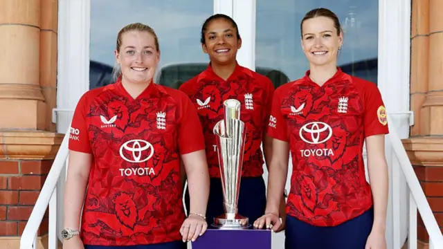 Sophie Ecclestone, Sophia Dunkley, Lauren Bell
