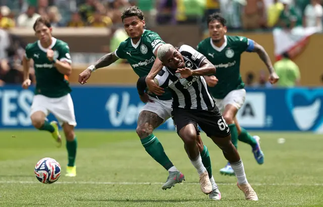 Cuiabano tries to break away