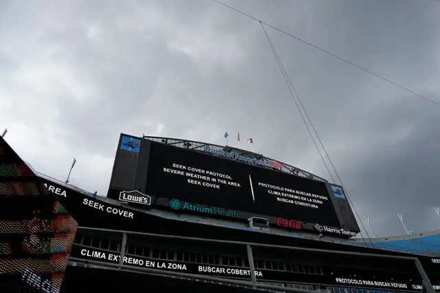 Cherchez le protocole de couverture affiché à l'écran au stade Bank of America