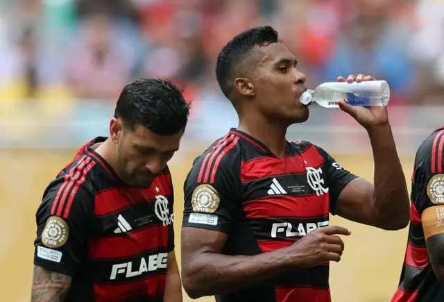 Flamengo players enjoy a water break