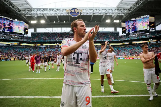 Harry Kane applauds fans after Bayern Munich's victory over Flamengo