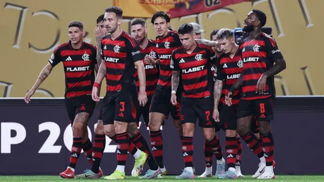 Giorgian de Arrascaeta #10 of CR Flamengo celebrates with teammates after scoring his team's first goal during the FIFA Club World Cup