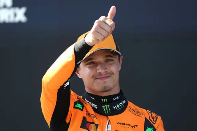 Lando Norris gives a thumbs up