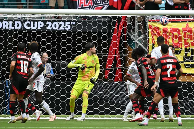 Flamengo concede an own goal