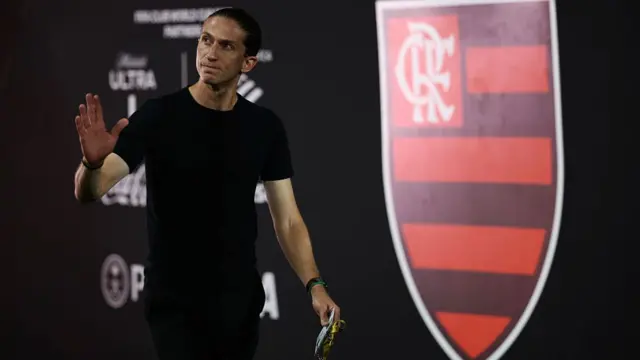 Filipe Luis, Head Coach of CR Flamengo, acknowledges the crowd while walking through the tunnel