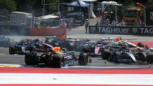 Max Verstappen and Kimi Antonelli collision