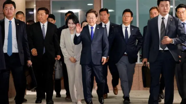 Lee Jae-myung waves as he leaves for the National Assembly