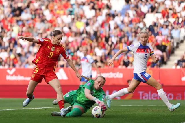 Hampton pounces on the ball