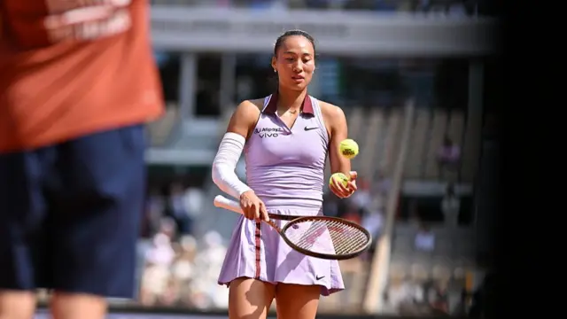 Zheng Qinwen prepares to serve