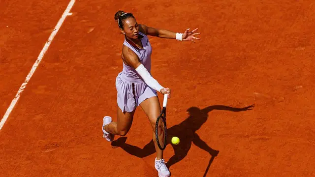 Qinwen Zheng hits a cross-court forehand