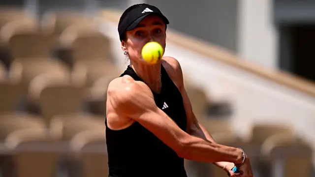 Elina Svitolina eyes the ball