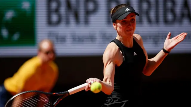 Elina Svitolina returns a forehand