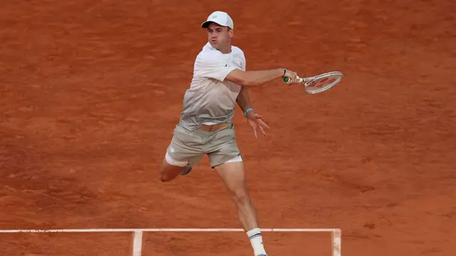 Tommy Paul plays a forehand
