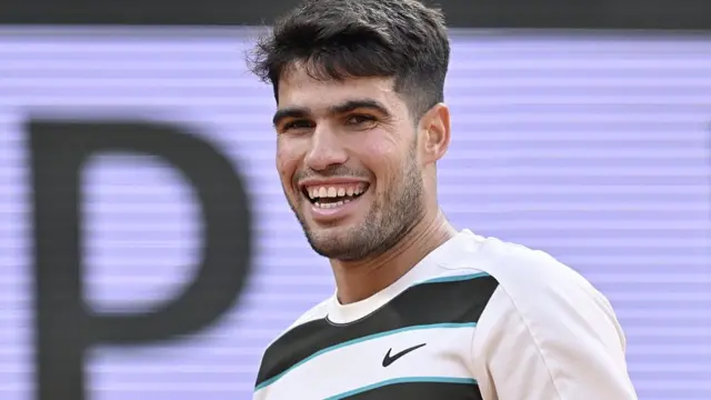 Carlos Alcaraz smiles between points