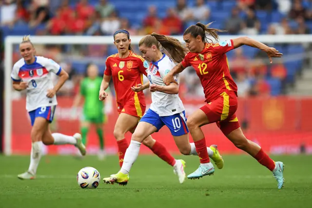 Parks runs through the Spain defence