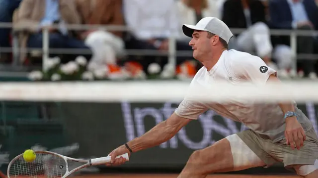 Tommy Paul plays a lob