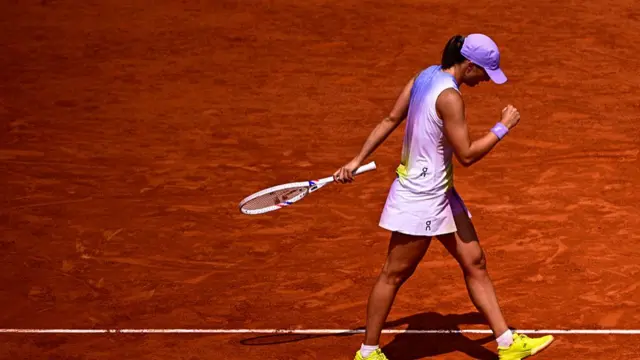 Iga Swiatek reacts after a point