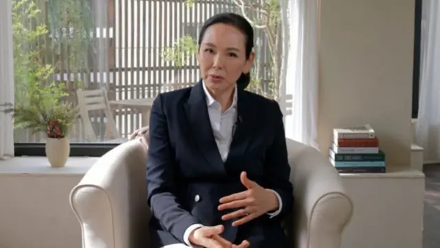 Consultant Jung Yeon-ah sits on a white armchair in her office.