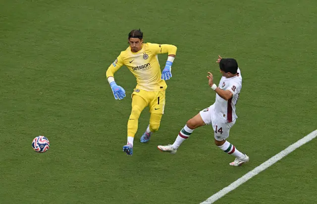 Yann Sommer and Fluminense's Argentine forward #14 German Cano fight for the ball