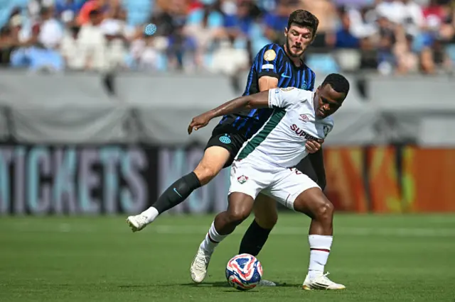 Petar Sucic (L) and Fluminense's Colombian midfielder Jhon Arias