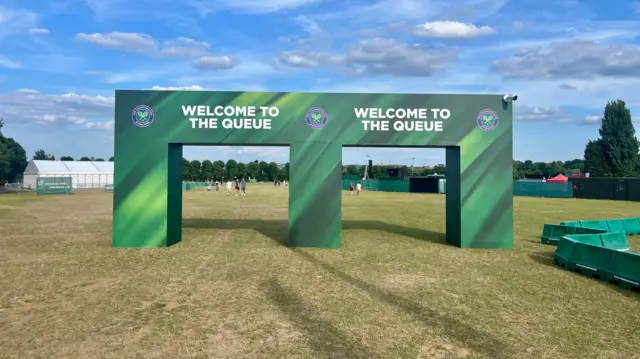 The entry to the queue at Wimbledon Park