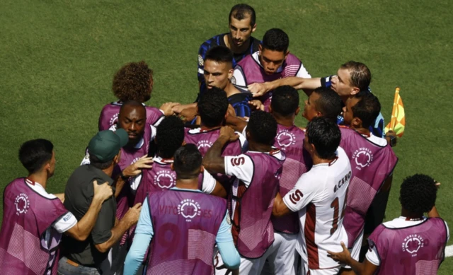 Fluminense coach Renato Gaucho clashes with Inter Milan's Henrikh Mkhitaryan