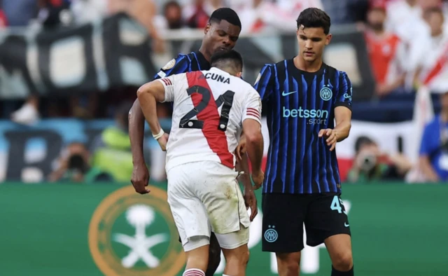 Inter Milan's Denzel Dumfries in action with River Plate's Marcos Acuna