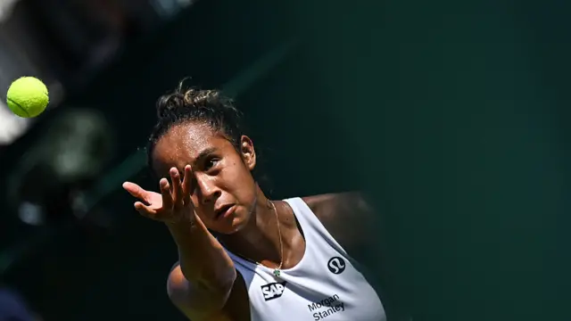 Leylah Fernadez serves at Wimbledon
